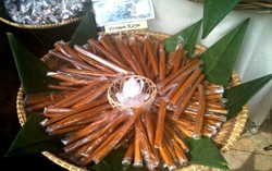 Yuk, Jajan Gulali dan Permen Kayu di Kampung Tempo Doeloe!
