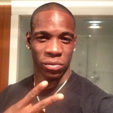 Gabung Twitter, Balotelli Langsung Pamer Foto Berduaan
