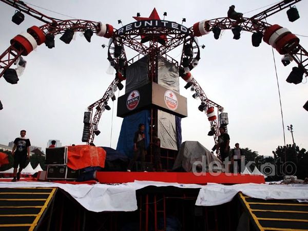 Mengintip Panggung Berputar Konser Reunited