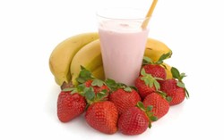 Pisang dan Strawberry Bisa Jadi Sumber Nutrisi Pagi Hari