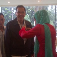 Dibalut Seragam Barindo, Gita Wirjawan Tegaskan Siap Maju Capres