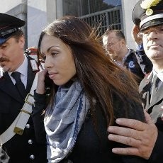 Gadis Muda Akui Berkostum Obama Saat Menari Seksi di Depan Berlusconi