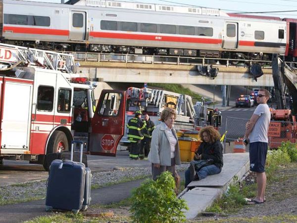2 Kereta Komuter New York Tabrakan