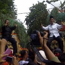 Pilgub Jatim, Naik Reog Pasangan Bambang DH-Said Daftar ke KPU