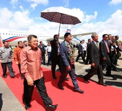Tari Pakarena Sambut PM Kamboja Hun Sen di Makassar