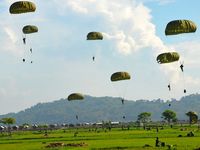 Pasukan Linud Berhasil Rebut Bandara Bima