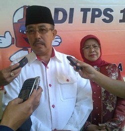 Abubakar Nyoblos Bersama Keluarga di Lembang