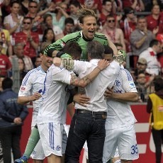 Schalke Menangi Duel untuk ke Liga Champions