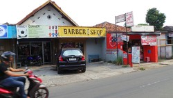 Kisah Luthfi Hasan di Tukang Cukur