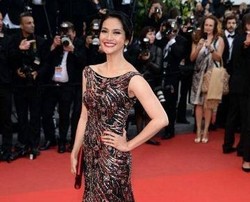 Cantik dan Anggunnya Maudy Koesnaedi di Red Carpet Festival Film Cannes