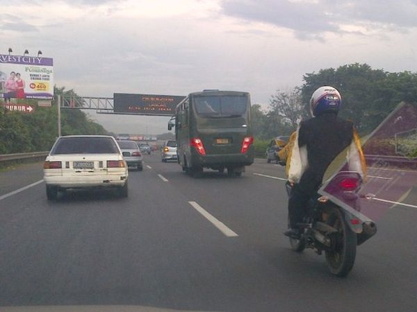 Motor Berkeliaran di Tol Jagorawi