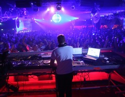 10 Destinasi Bagi Traveler yang Doyan Dugem