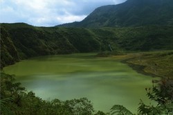 Pahit Manisnya Menyentuh Bibir Kawah Gunung Galunggung