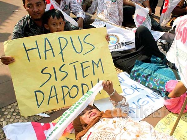 Guru Asal Tegal  Tolak UN di Kemendikbud