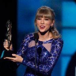 Taylor Swift Berjaya di Billboard Music Awards 2013