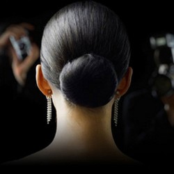 Penyanyi Deketin Pejabat atau Ustad Sah-sah Aja!