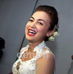  Rahasia Cantik Rianti Cartwright