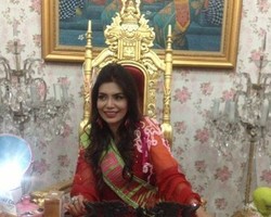 Mengenal dr. Deby Vinski, The Queen of Anti-Aging Indonesia