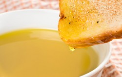 Uni Eropa Larang Restoran Sajikan Minyak Zaitun Dalam Mangkuk