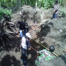 Pembuat Batu Bata Temukan Sisa Bangunan Diduga Peninggalan Kerajaan