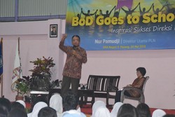 Jadi Guru di SMAN 8 Malang, Bos PLN Ajarkan Siswa Bermimpi