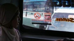 Laporkan Sopir dan Penumpang yang Merokok di Angkutan Umum!