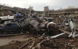 Tornado Hebat Landa Oklahoma, 10 WNI Selamat