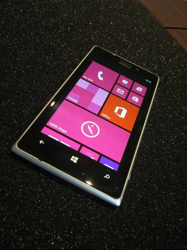Lumia 925, Desain Elegan Berpadu Kamera PureView