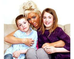 Ibu 2 Anak Kecanduan Gelapkan Kulit Demi Tampil Mirip Barbie