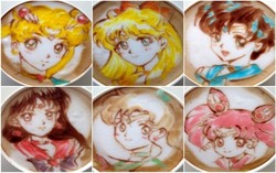 Cantiknya Latte Art Bergambar Sailor Moon dan Sailor Mars!