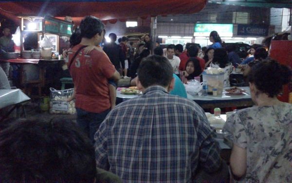 Lapar karena Bergadang? Yuk Mampir ke Warung Apotik Jaya!