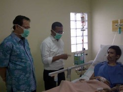 Pagi-pagi Dahlan Iskan Kunjungi Pasien TBC di Depok