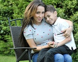 Wanita Ini Habiskan Rp 298 Juta Dandani Putranya dengan Baju Desainer