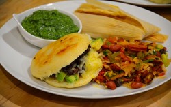 Sarapan Penuh Nutrisi, Roti Jagung dan Buah Segar a la Venezuela 