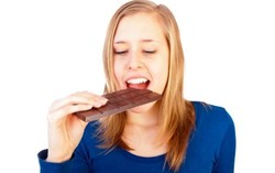 Apa Benar Makan Cokelat Membuat Wajah Jerawatan?