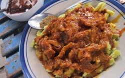 Wuah! Segarnya Sepiring Asinan Sewan Bedeng