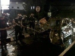 Honda Jazz Terbakar, Jl Diponegoro Semarang Tersendat