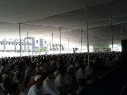 Berbaju Serba Putih, 2.500 Napi Cipinang Mengikuti Tabligh Akbar