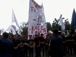 500-an Mahasiswi Trisakti Tuntut Penuntasan Tragedi 12 Mei 98