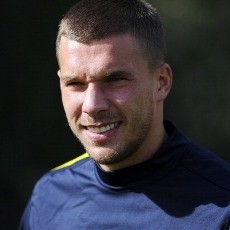 Podolski Prediksikan Laga Seru di Wembley