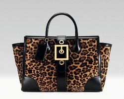 Aksesori Terbaru Gucci, Tas Hingga Sepatu Bermotif Leopard