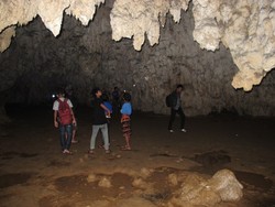 Berselimut Aura Mistis di Gua Batu Bantimurung, Sulsel