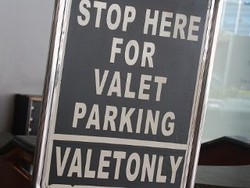 Petugas Valet Juga Masih Kesulitan Cari Tempat Parkir