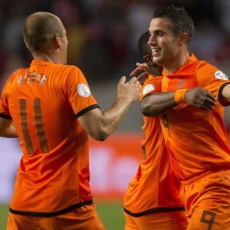 Van Gaal Pastikan Bawa RvP, Sneijder, VdV, Kuyt, Robben ke Indonesia