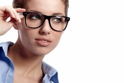 Ini Akibatnya Jika Si Mata Empat Malas Pakai Kacamata