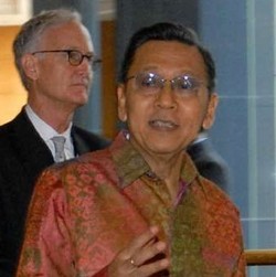 Nonton Sang Kyai, Boediono: Kekuasaan Timbulkan Kesombongan