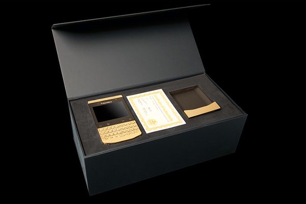 Balutan Emas BlackBerry Porsche