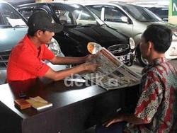 BBM Mau Naik, Mobil Seken Diburu