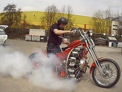 Motor Gila dengan 9 Silinder