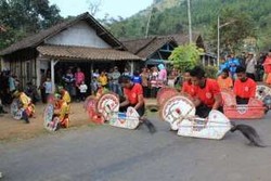 Penari Kesurupan, Tari Jaran Kepang Memang Bikin Heboh